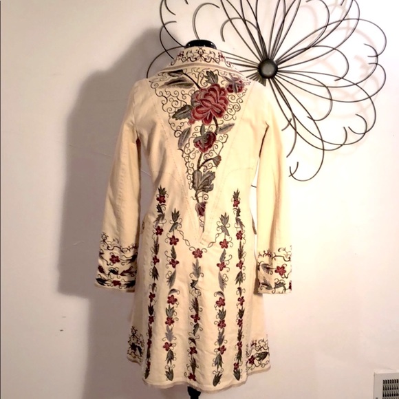 Gorgeous embroidered coat - Picture 3 of 8